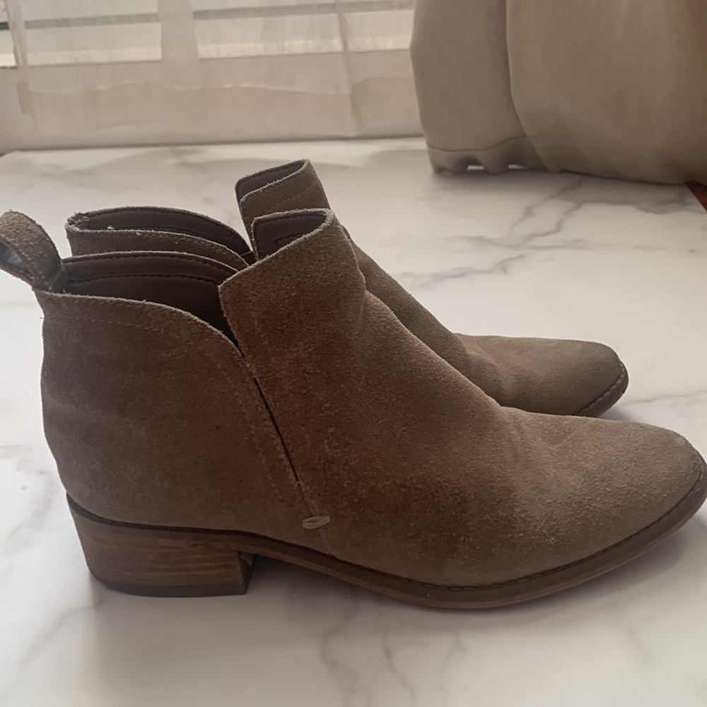 Dolce Vita size 8.5 tan suede booties